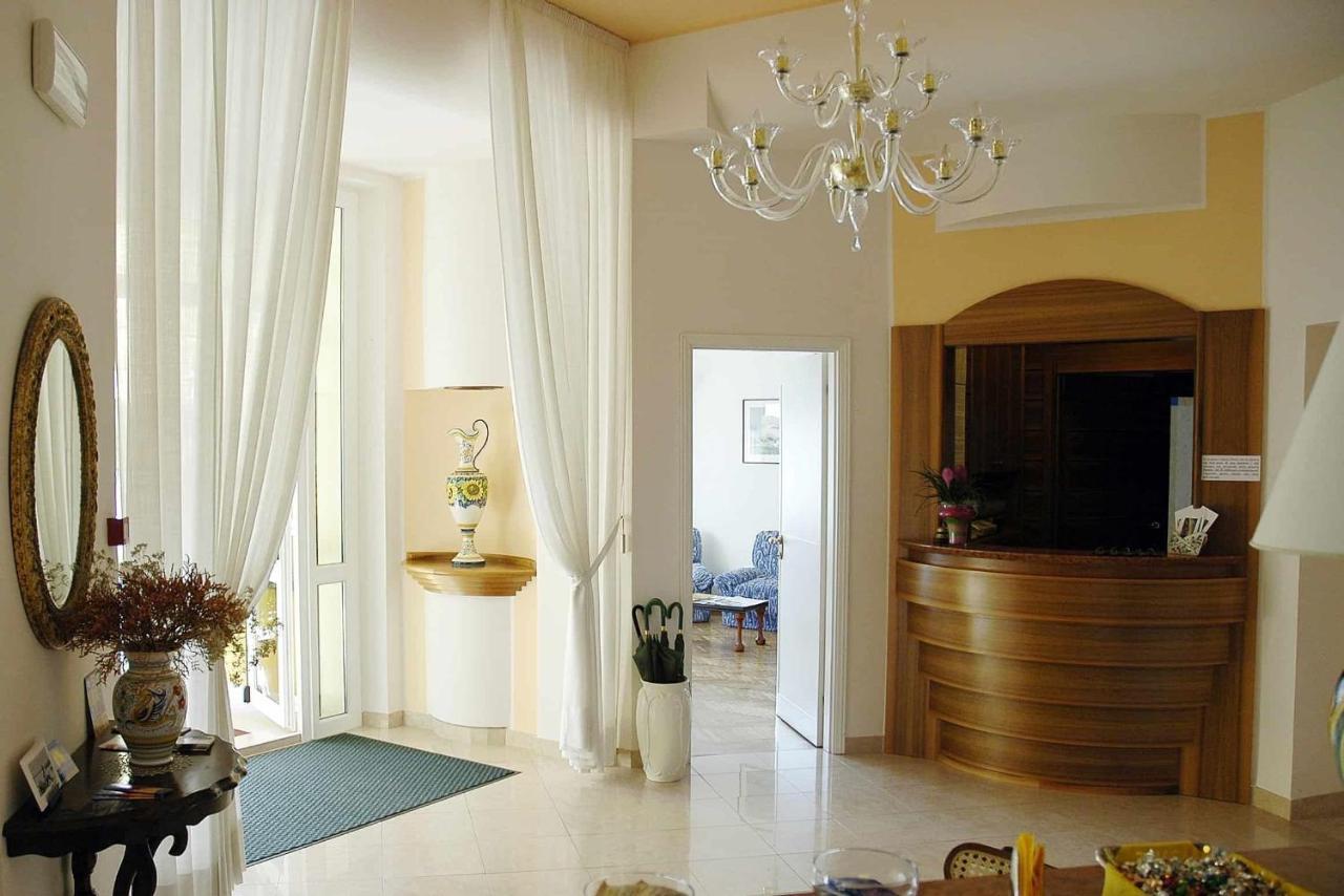 Hotel De La Ville เซนีกัลเลีย ภายนอก รูปภาพ
