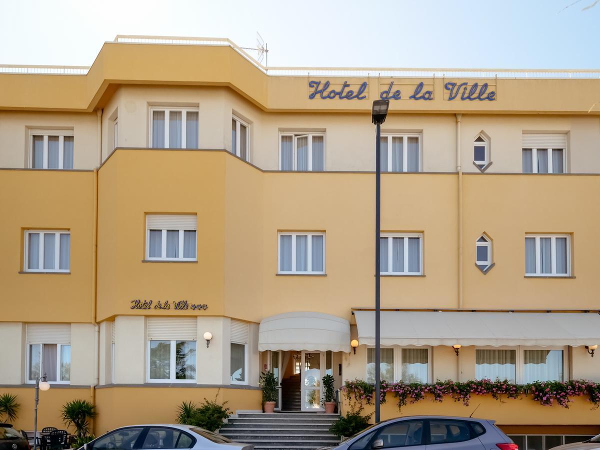 Hotel De La Ville เซนีกัลเลีย ภายนอก รูปภาพ
